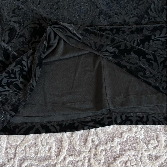 NWT Eci Ny Velvet Bell Sleeve Dress - Picture 10 of 13